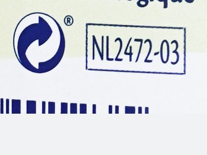 HiPP Dutch Stage 1 label showing article number NL2472-03 beside the recycling mark and barcode
