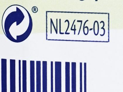 HiPP Dutch Stage 2 label showing article number NL2476-03 beside the recycling mark and barcode
